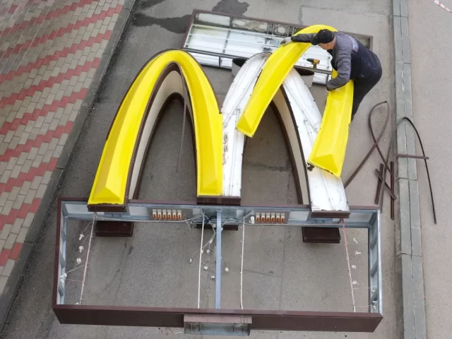 McDonald's Replacement in Russia Unveiled Its New Logo